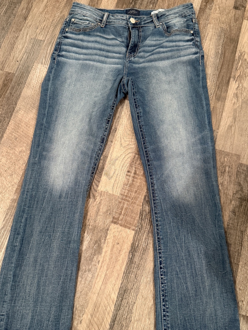 Daytrip women’s Slim Straight Faded Blue Jeans